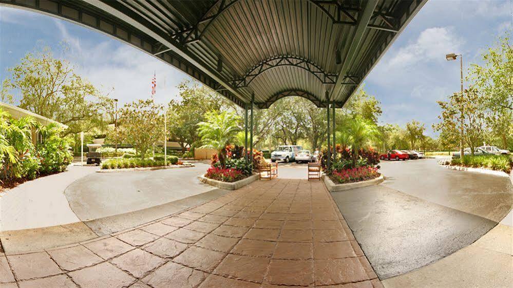 Mainsail Tampa Extended Stay מראה חיצוני תמונה
